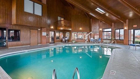 Una piscina techada. Best Western Canal Winchester Inn - Columbus South East