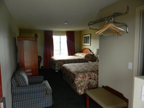 Standard Room, 2 Queen Beds - Lakeview Inn Centralia (Centralia)
