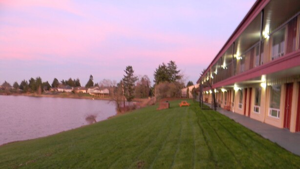 A building with a long, covered walkway and a grassy area in front. - Lakeview Inn Centralia (Centralia)