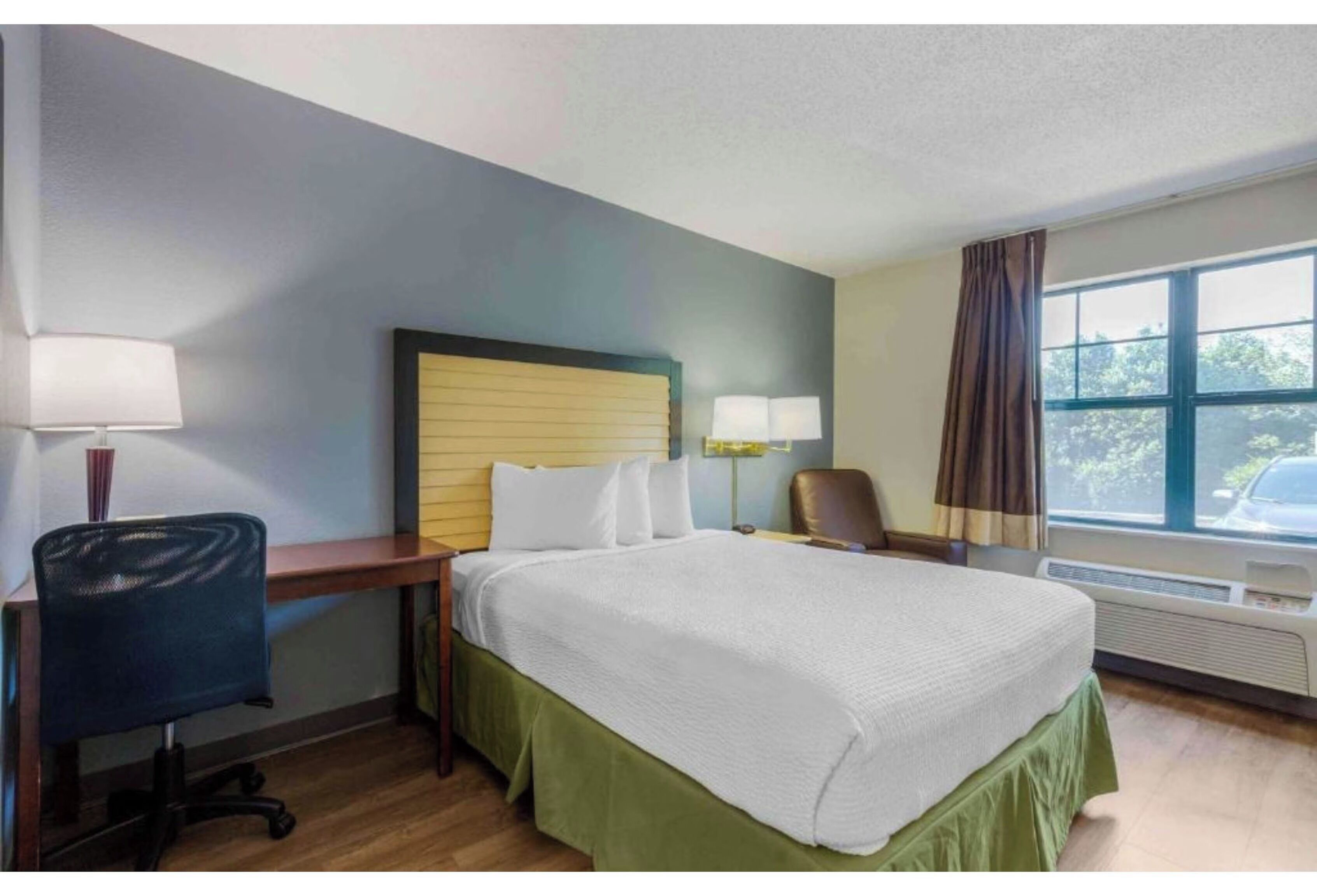 Desk, iron/ironing board, free WiFi, bed sheets