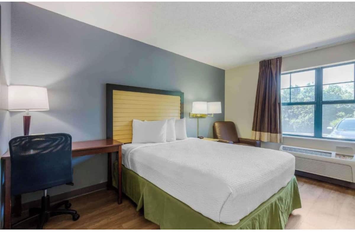 Desk, iron/ironing board, free WiFi, bed sheets
