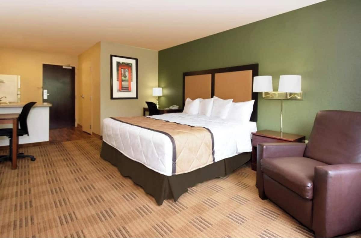 Desk, iron/ironing board, free WiFi, bed sheets