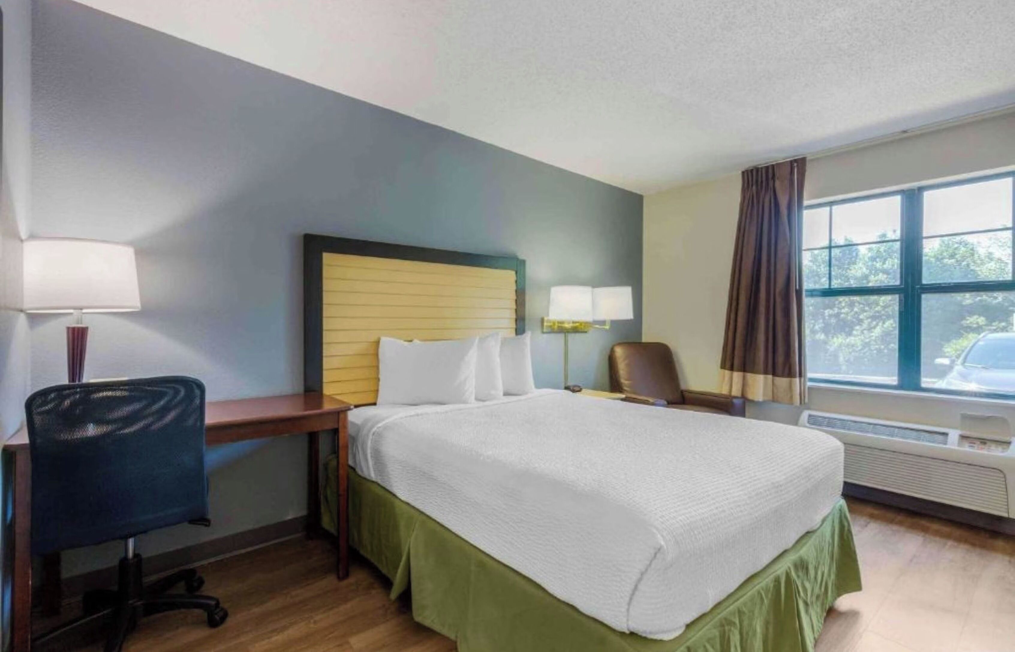 Desk, iron/ironing board, free WiFi, bed sheets