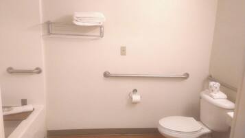 Studio, 1 Queen Bed, Accessible, Non Smoking | Bathroom