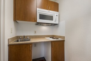 Studio, 2 Twin Beds, Non Smoking | 1 bedroom, desk, blackout drapes, free WiFi