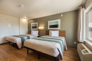 Desk, blackout drapes, free WiFi, bed sheets - HomeTowne Studios by Red Roof Dallas - Mesquite (Mesquite)