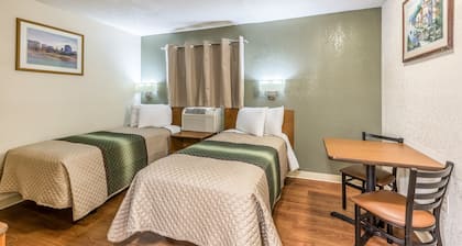 HomeTowne Studios by Red Roof Dallas - Mesquite