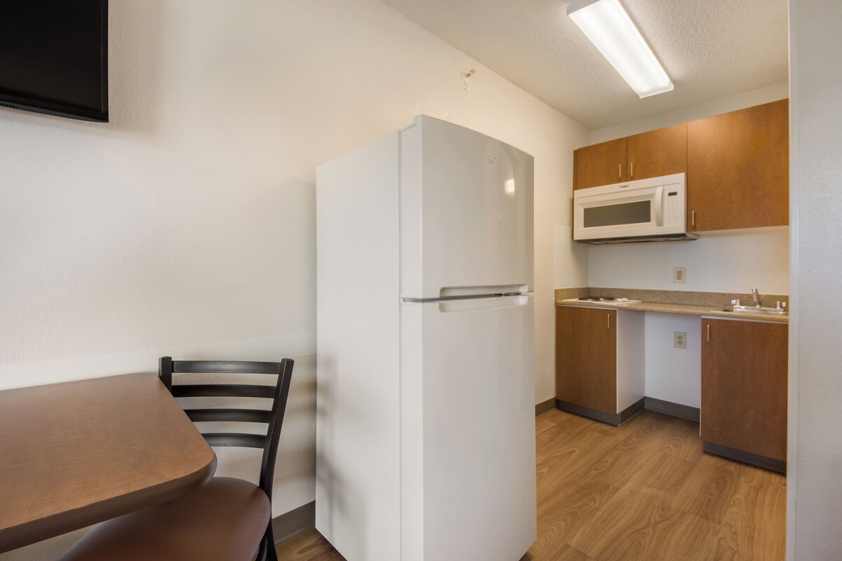 Desk, blackout drapes, WiFi (free), bed sheets