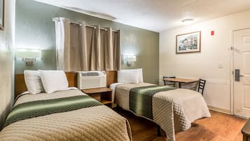 Escritorio, cortinas blackout, wifi gratis y ropa de cama