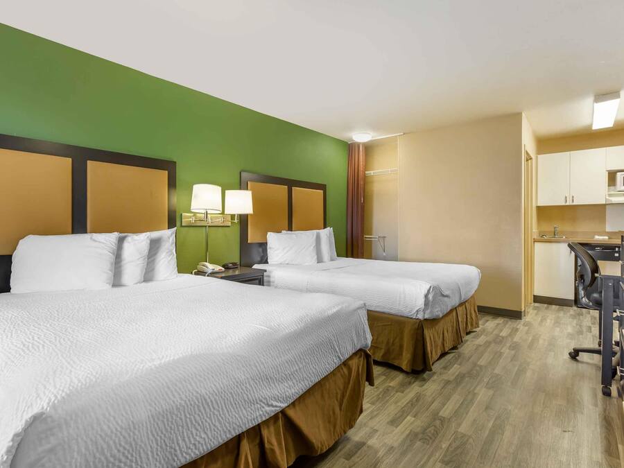 Studio, 2 grands lits, non-fumeur | Bureau, rideaux d’obscurcissement, fer et planche à repasser