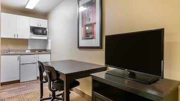 Studio, 2 Double Beds, Non Smoking | Private kitchen | Fridge, microwave, stovetop, cookware/dishes/utensils