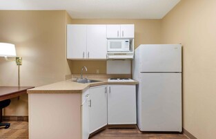 Estudio, 2 camas dobles, no fumadores | Cocina privada | Cafetera o tetera, frigorífico grande, microondas y placa de cocina