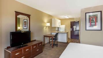 Laptop workspace, blackout drapes, iron/ironing board, free WiFi