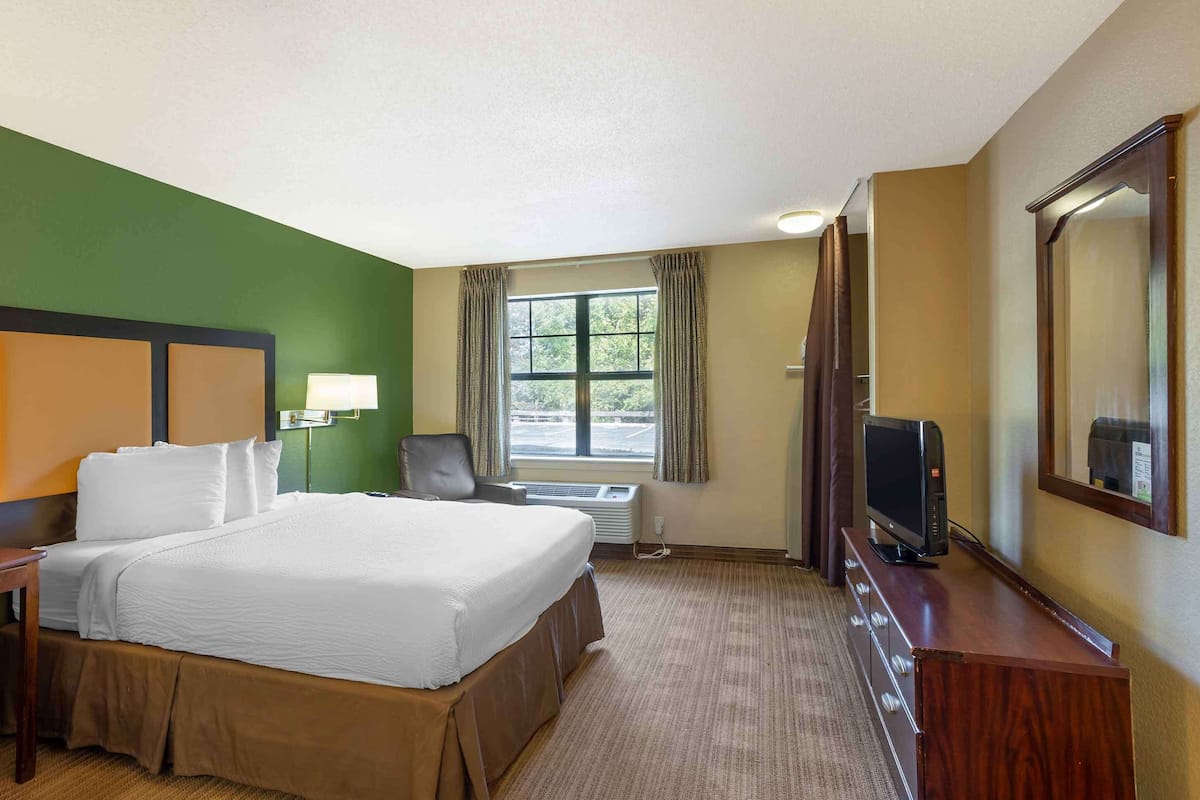 Desk, blackout curtains, iron/ironing board, free WiFi