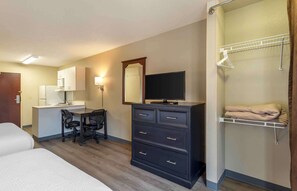 Desk, laptop workspace, iron/ironing board, free WiFi