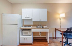 Monolocale, 1 letto queen, accesso in sedia a rotelle, non fumatori | Cucina privata | Frigorifero, microonde, piano cottura, macchina per tè/caffè