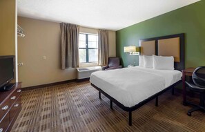 Studio, 1 Queen Bed, Accessible, Non Smoking | Desk, iron/ironing board, free WiFi, bed sheets