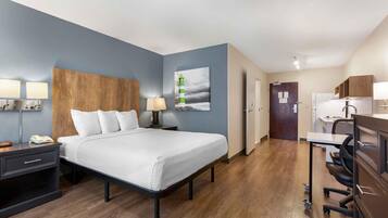 Studio, 1 Queen Bed, Accessible, Non Smoking | Desk, laptop workspace, blackout drapes, iron/ironing board