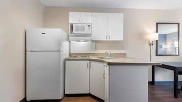 Studio, 2 Double Beds, Non Smoking | Private kitchen