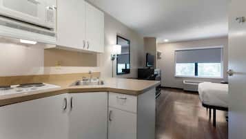 Full-sized fridge, microwave, stovetop, coffee/tea maker
