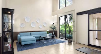La Quinta Inn & Suites by Wyndham Bonita Springs Naples N.