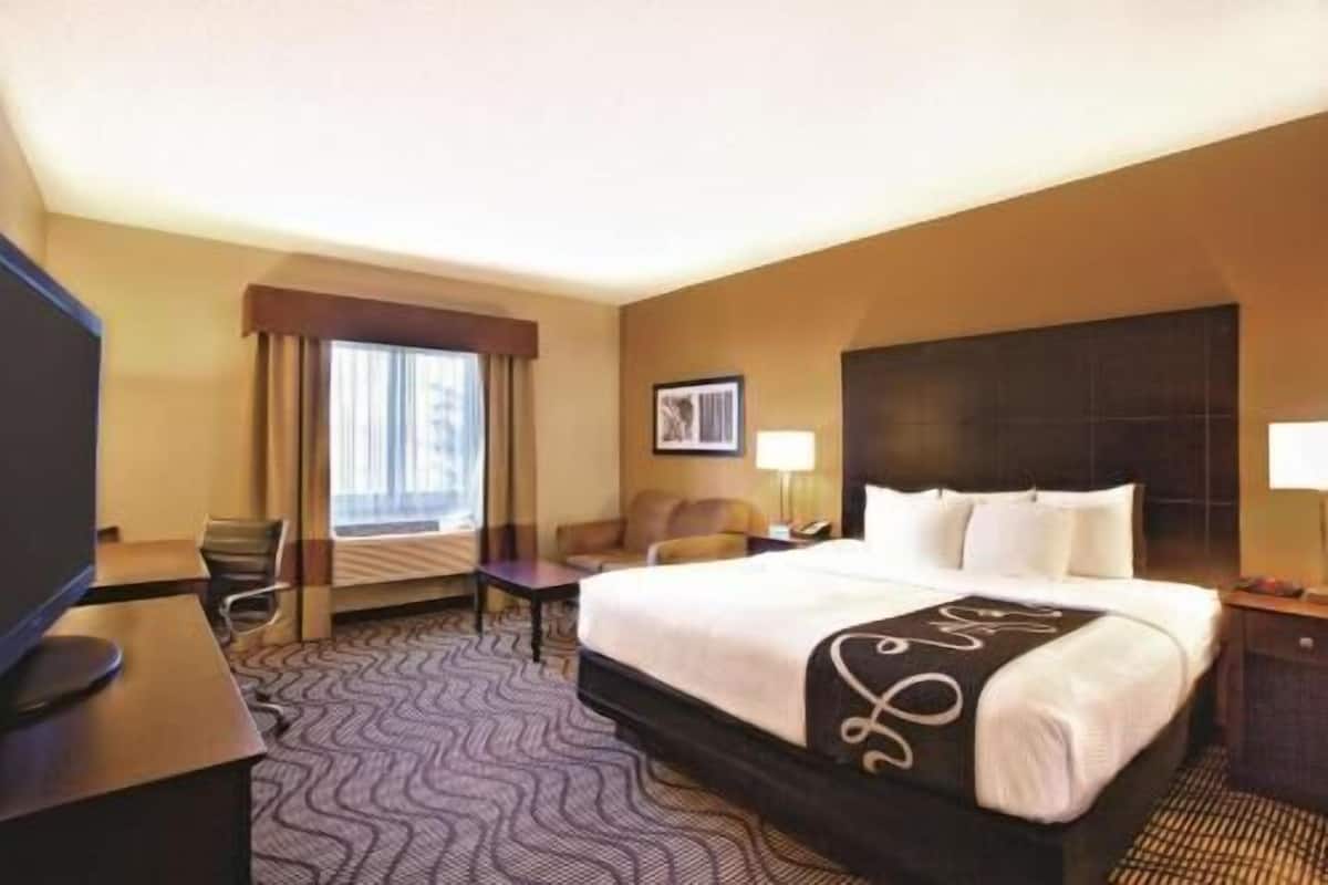 Premium bedding, desk, blackout drapes, iron/ironing board