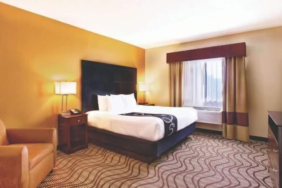 Premium bedding, desk, blackout drapes, iron/ironing board