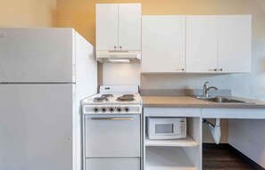 Deluxe Studio, 1 Queen Bed with Sofa bed, Non Smoking | Desk, iron/ironing board, free WiFi, bed sheets