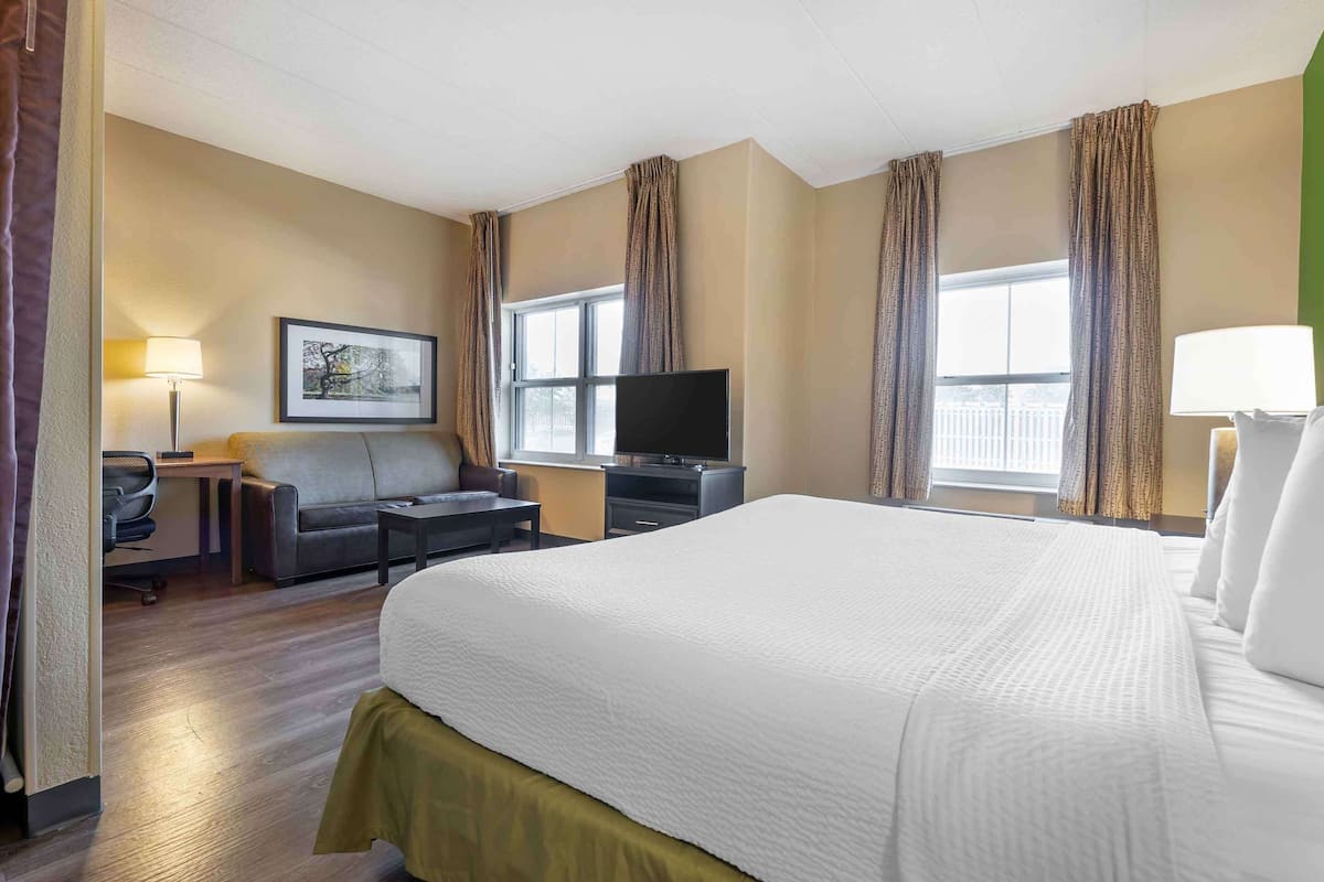 desk, iron/ironing board, free wifi, bed sheets