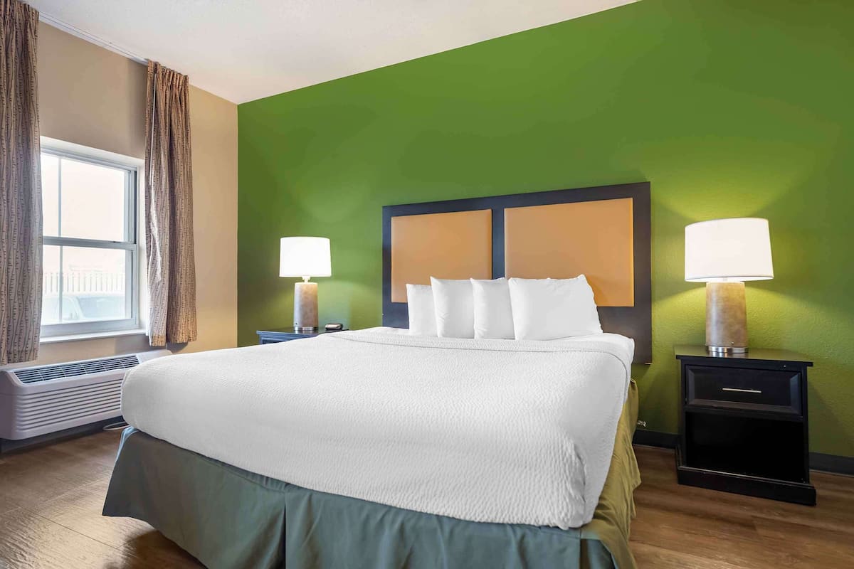 desk, iron/ironing board, free wifi, bed sheets