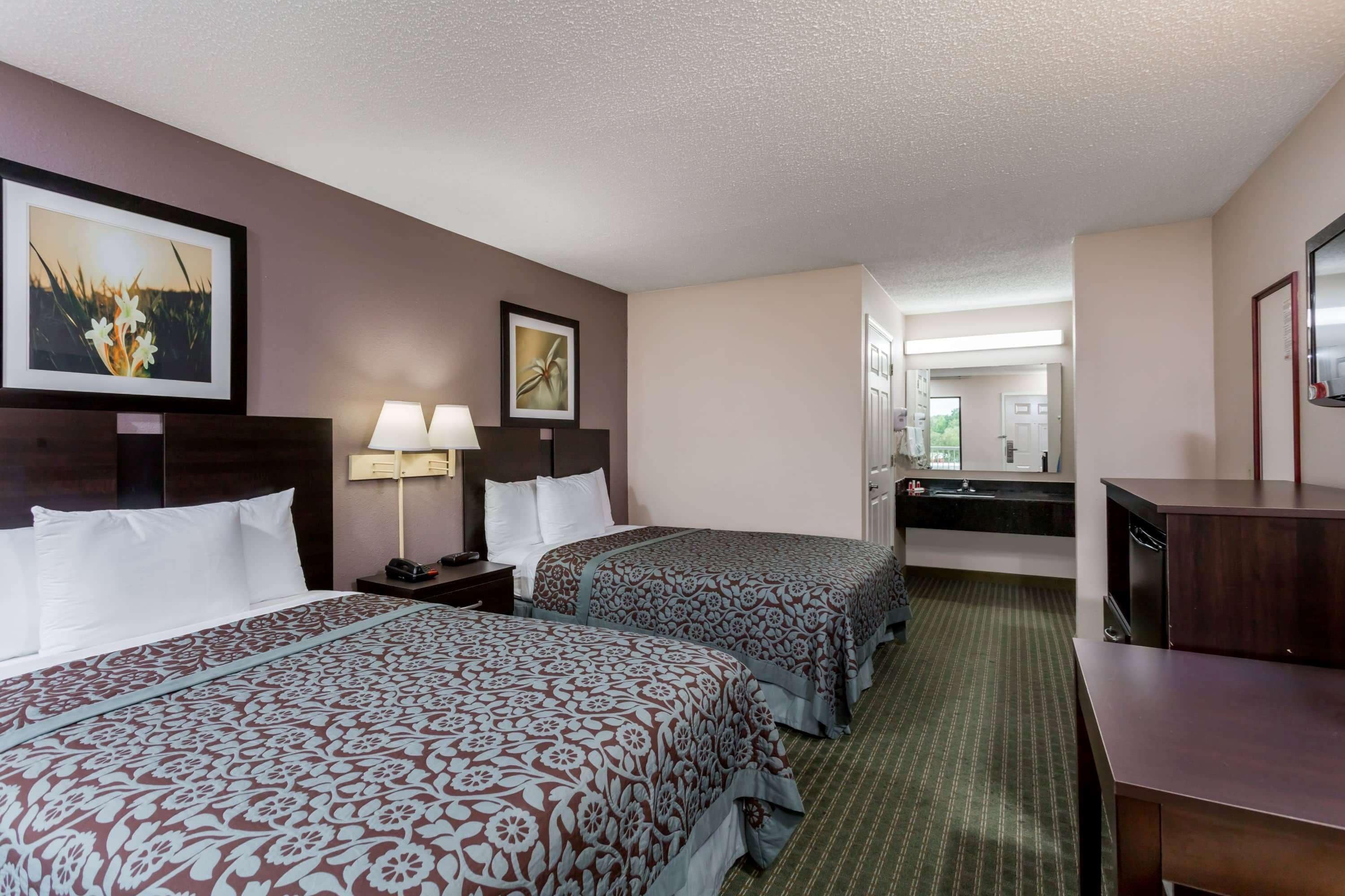 熨斗/熨衣板、免费婴儿床、折叠床/加床（额外收费）、免费 WiFi