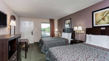 Een strijkplank/strijkijzer, gratis babybedden, extra bedden