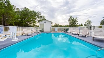 Piscine extérieure (ouverte en saison)