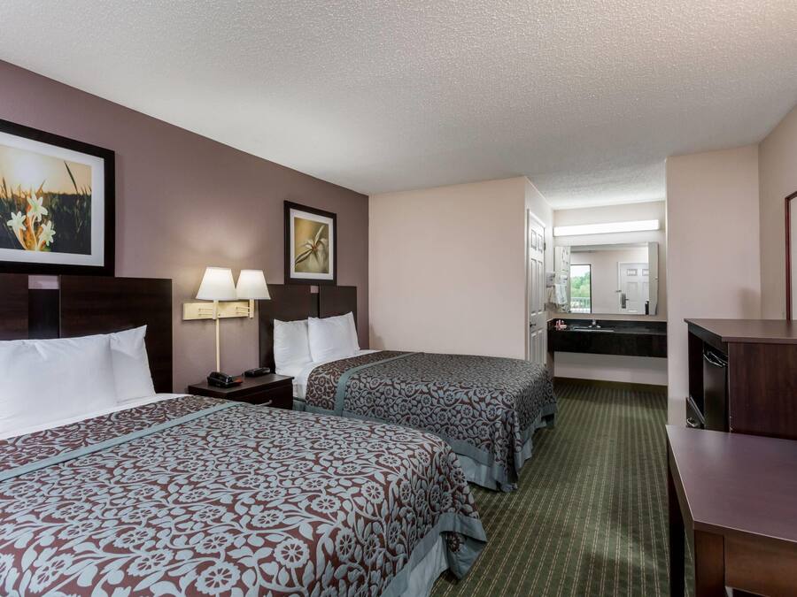 Værelse - 2 dobbeltsenge - ryger | Strygejern/strygebræt, gratis baby-/barnesenge