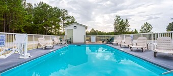 Days Inn by Wyndham Lugoff