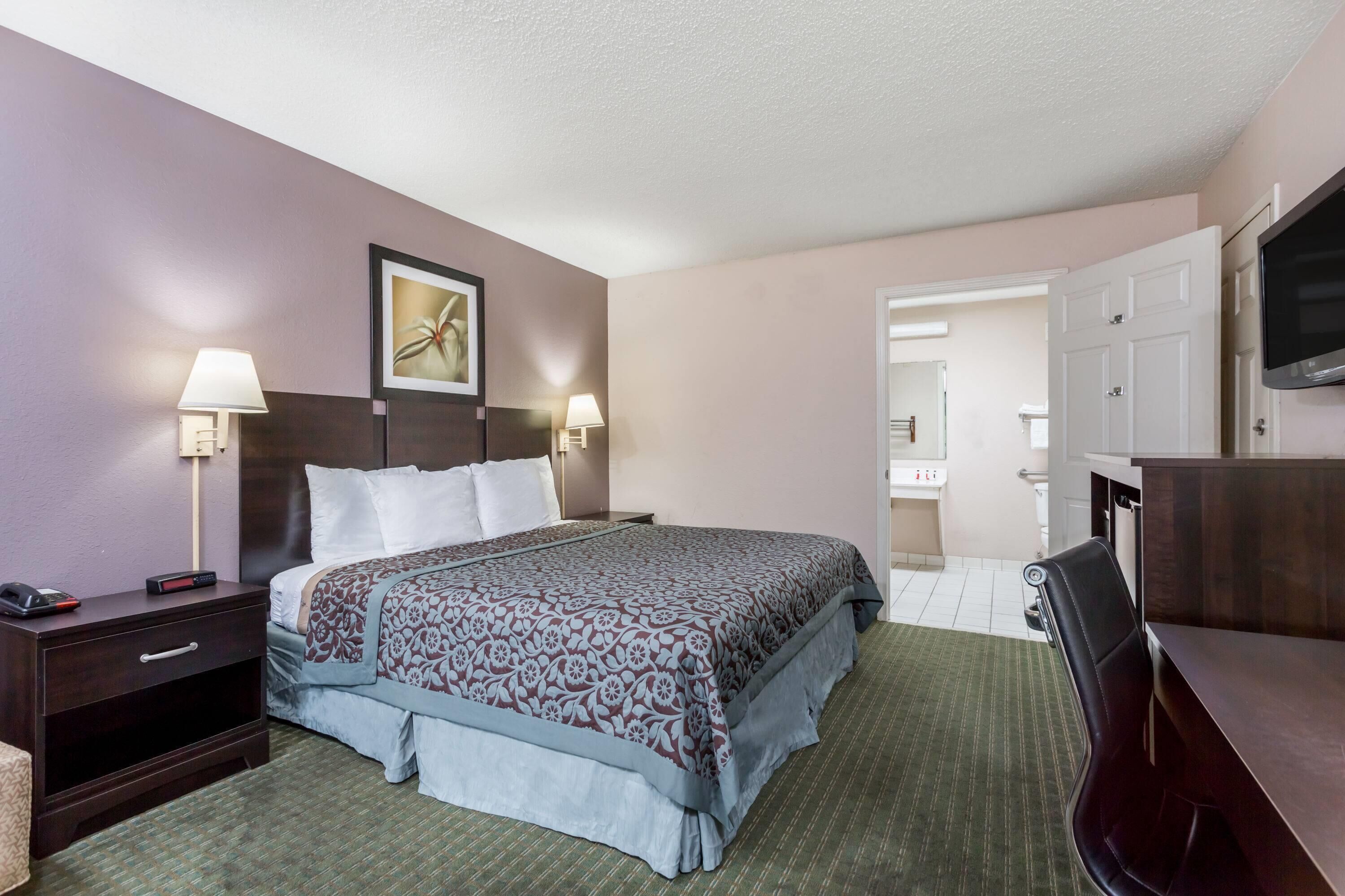 客房, 1 张特大床, 无障碍, 无烟房 | 熨斗/熨衣板、免费婴儿床、折叠床/加床（额外收费）、免费 WiFi