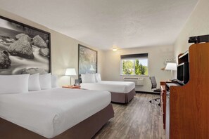 Zimmersafe, Schreibtisch, Bügeleisen/Bügelbrett, kostenlose Babybetten