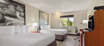 Super 8 by Wyndham Roseburg