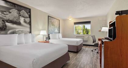 Super 8 by Wyndham Roseburg