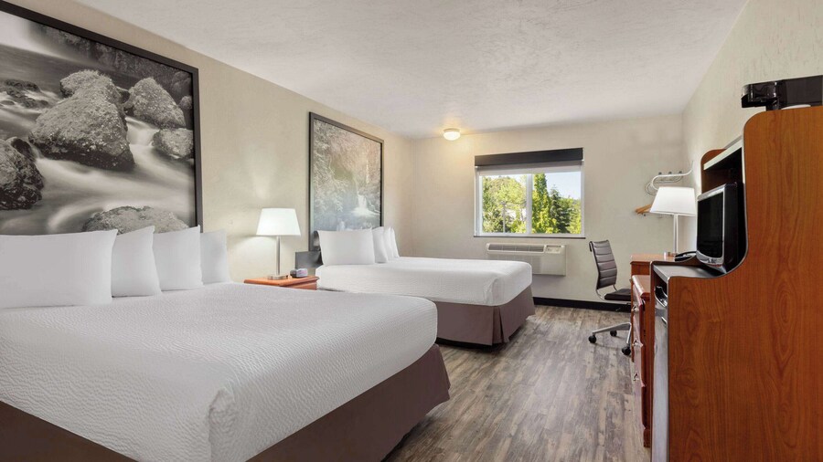 Super 8 by Wyndham Roseburg