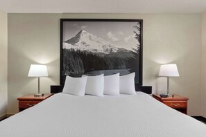 Standard Room, 1 King Bed