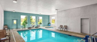 Super 8 by Wyndham Roseburg