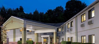 Super 8 by Wyndham Grove City