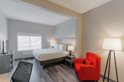 Townhome Inn & Suites