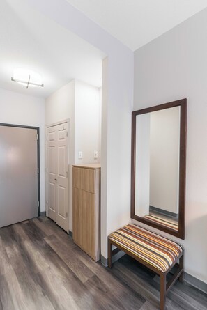 객실 내 금고, 책상, 다리미/다리미판, 무료 유아용 침대