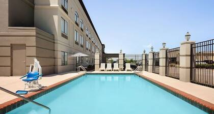 Townhome Inn & Suites