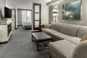 1 hálószoba, prémium ágynemű, íróasztal és sötétítőfüggöny