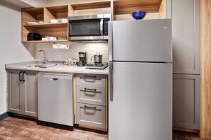 Standard Room, Multiple Beds (Bath Shower Combo) | Room amenity