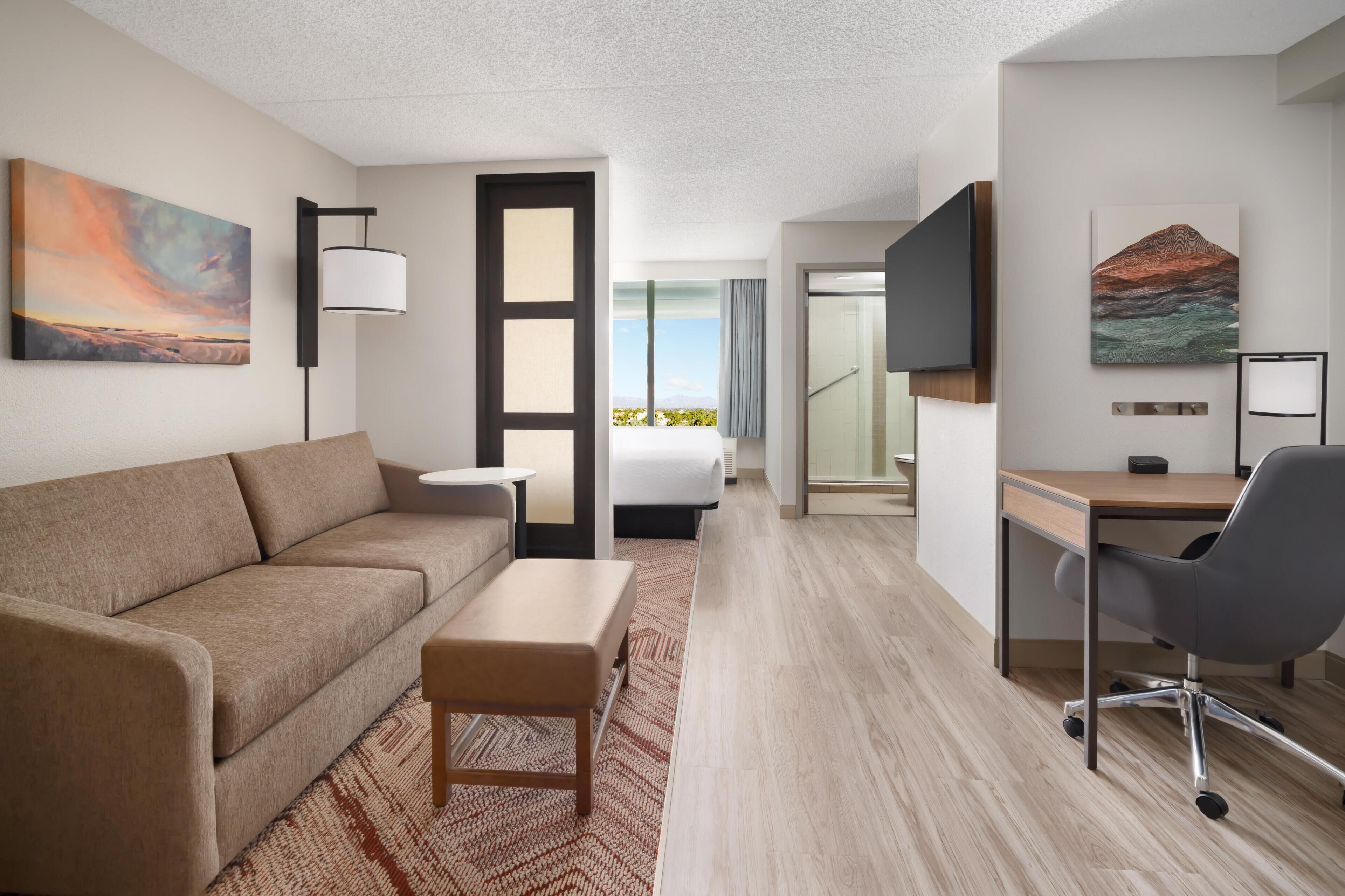 Room, 1 King Bed (High Floor) | Premium bedding, pillowtop beds, in-room safe, desk