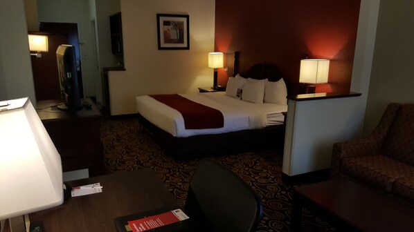 Suite, Non Smoking | Premium bedding, pillow-top beds, desk, iron/ironing board